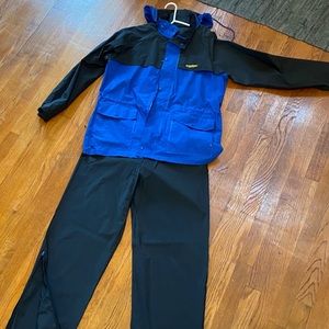 Stearns Rain/windbreaker set